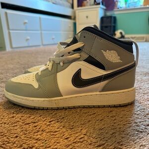 Nike mid air Jordan’s